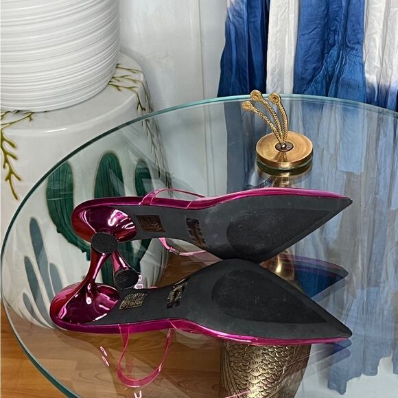JEFFREY CAMPBELL
Mika Vinyl Heels - Fuchsia
$148 - Picture 6 of 6